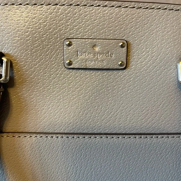 Kate Spade Large Light Gray Satchel • 12”x9”x5” • LIKE NEW CONDITION - Picture 2 of 11